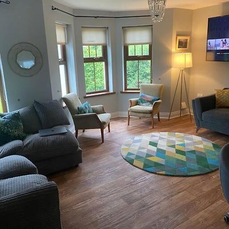 Cheerful 4-Bed Townhouse In Centre Of Newcastle Newcastle (Down) Exterior foto