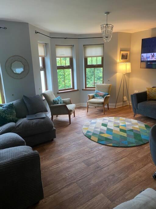 Cheerful 4-Bed Townhouse In Centre Of Newcastle Newcastle (Down) Exterior foto